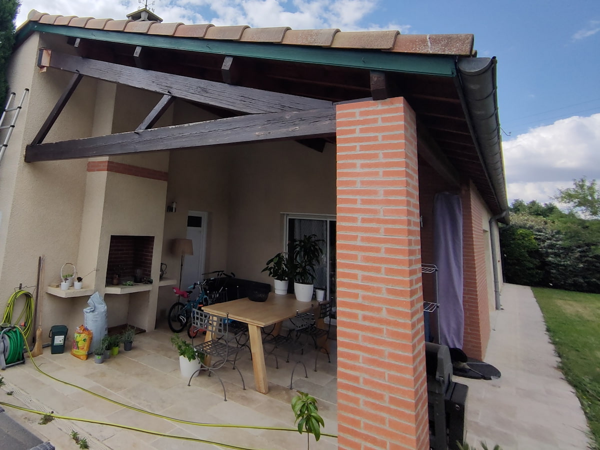 Charpente traditionnelle avant remplacement de la demi-ferme à Balma