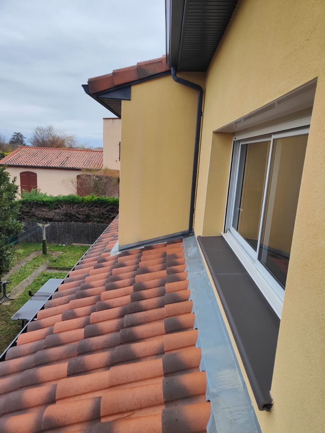 Gouttière et zinguerie en rive de terrasse