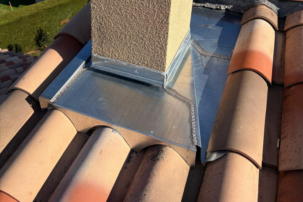 contour cheminée zinc rénovation zinguerie couverture