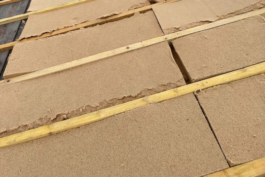 isolation de toiture par extérieur couverture fibre de bois