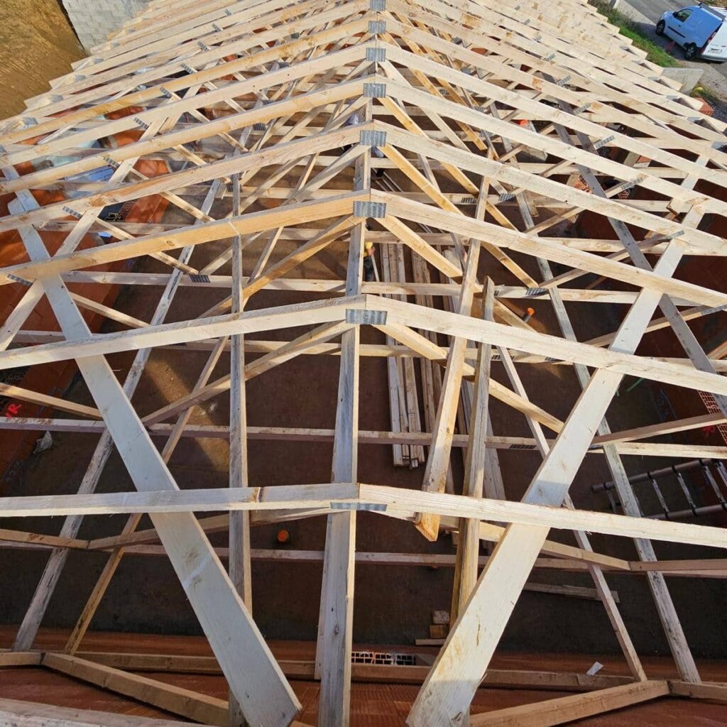 Charpente bois fermette renovation couverture toiture